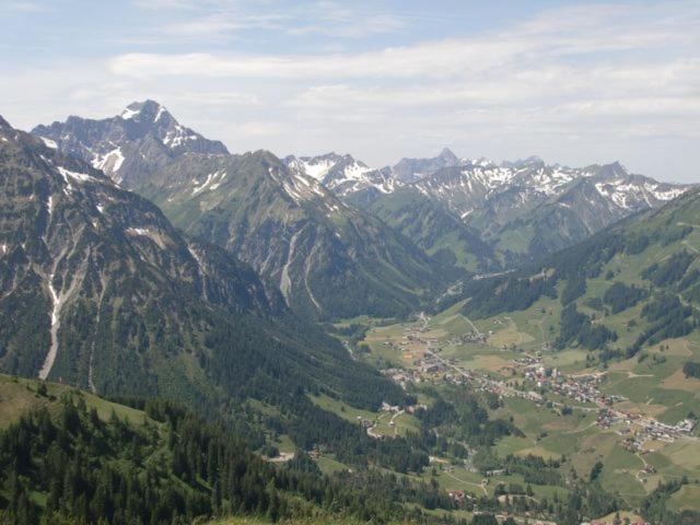 Walliser Stube Lejlighedshotel Mittelberg Eksteriør billede